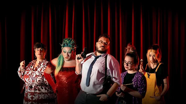 Η διαδραστική κωμική παράσταση "Θάνατος στην Πρεμιέρα!" έρχεται στο Piree