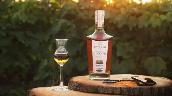 H ΚΑΡΔΑΣΗ ΑΠΟΣΤΑΓΜΑΤΑ "υπογράφει" το τσίπουρο της φετινής Σαρακοστής!