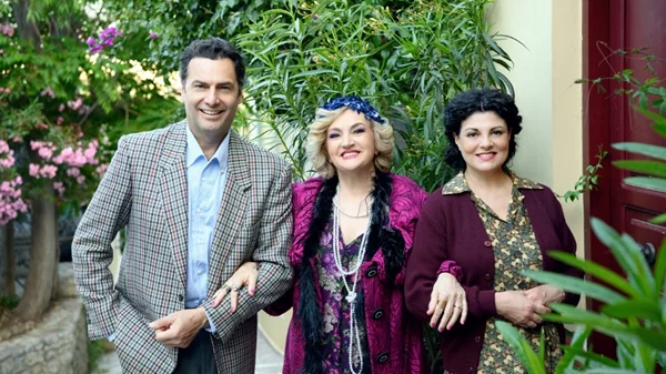 "Η μητέρα του σκύλου" με Υρώ Μανέ, Παναγιώτη Μπουγιούρη, Τάνια Τρύπη σε περιοδεία