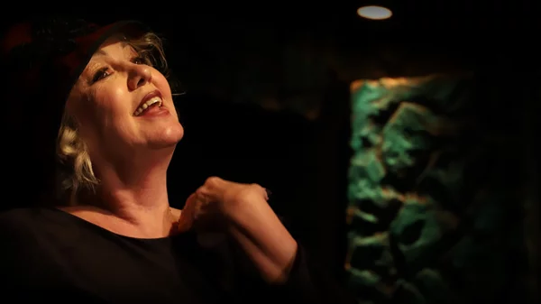 Η Άντα Χριστίδου ζωντανεύει τη θεατρική ιστορία στην παράσταση "Ζηνοβία η θεατρίνα"