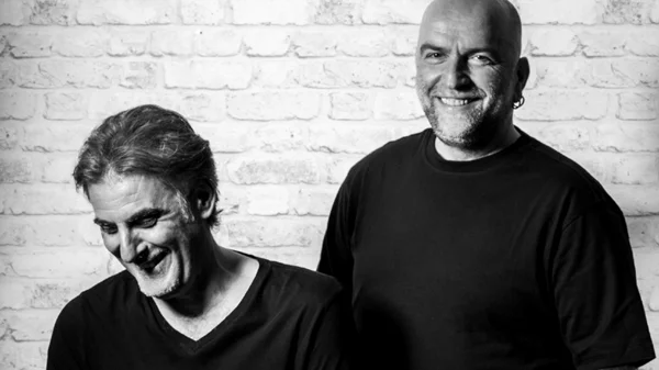 Oι Πυξ Λαξ ξεκινούν τη φετινή περιοδεία τους από το Θέατρο Πέτρας