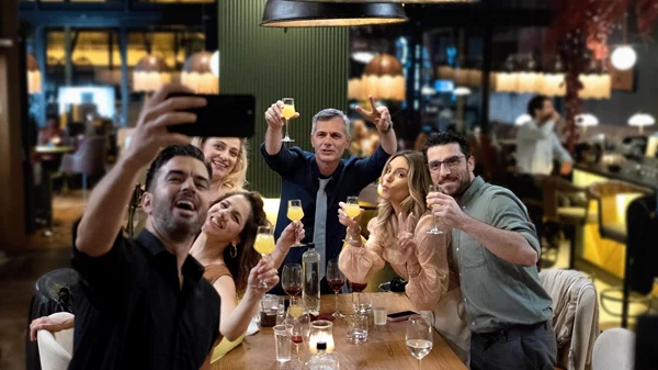 "Ο πρώτος από εμάς" είναι η νέα dramedy που έρχεται στον ΑΝΤ1