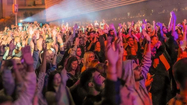 Ένα block party στον Νέο Κόσμο