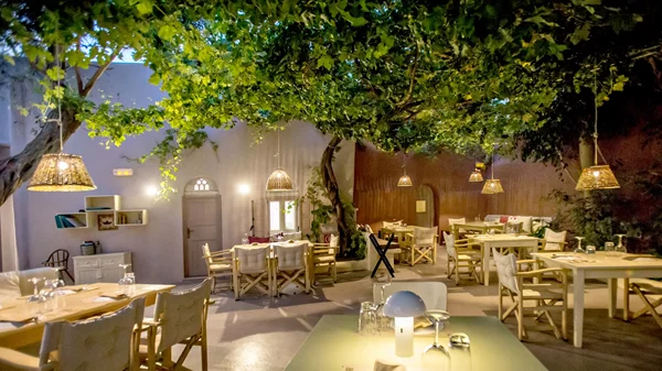 "Ήταν ένα μικρό καράβι" και δένει στη Γλυφάδα