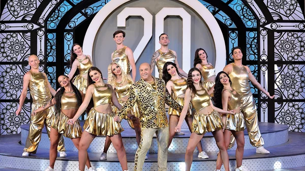 "20 Χρόνια Δελφινάριο": Δείτε νέες φωτογραφίες της παράστασης του Μάρκου Σεφερλή