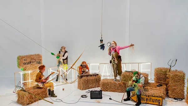 Φεστιβάλ Αθηνών: Δύο ψαγμένες προτάσεις στην Πειραιώς 260