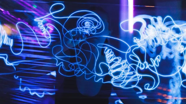 Μια ομαδική έκθεση δημιουργεί "Απο-Θήκες Μνήμης"