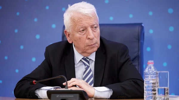 Κωνσταντίνος Μουτζούρης: "Τα νησιά του Βορείου Αιγαίου δεν είναι "προσφυγονήσια""