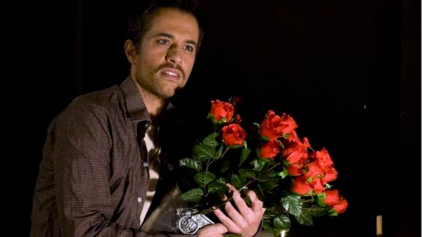 "Όταν συνάντησα τον Σαντ": Ο Κωνσταντίνος Φάμης για την πρώτη του γνωριμία με τη "Βρωμιά"