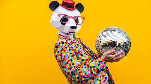 Οι συναυλίες, οι παραστάσεις μουσικού θεάτρου και τα αποκριάτικα πάρτι του σαββατοκύριακου