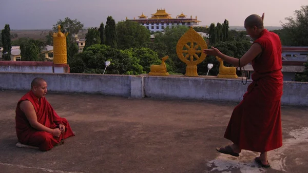 Νέα έκθεση στο χώρο Tavros: Τι κι αν παρόν, παρελθόν και μέλλον είναι επάλληλες γραμμές της ίδιας ιστορίας;