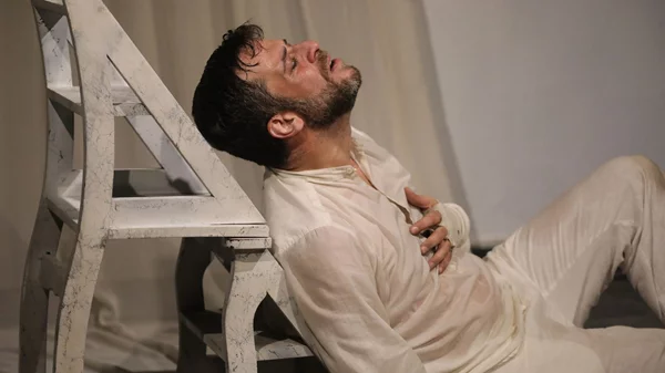 "Κοιμώμενος Χαλεπάς, ο ΣΑΛός άΓΙΟΣ": Ένας μονόλογος-κατάδυση στην ψυχή του Γιαννούλη Χαλεπά