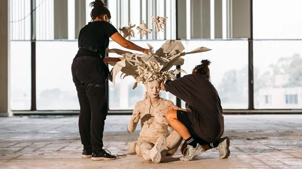 "Identity in Between": Μια έκθεση μελετά τον όρο της ταυτότητας