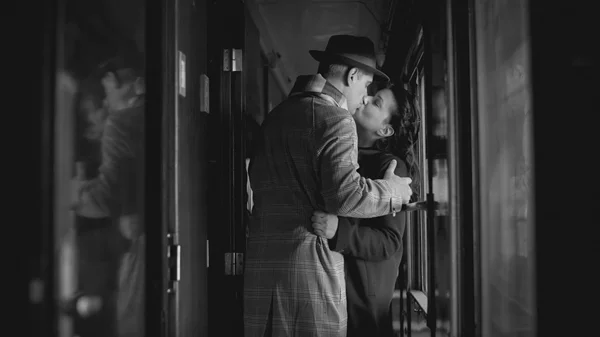 ''Μια μέρα όταν ήμασταν νέοι'': Ένα έργο για την αγάπη και τις ανεκπλήρωτες υποσχέσεις στο Ίδρυμα Μιχάλης Κακογιάννης