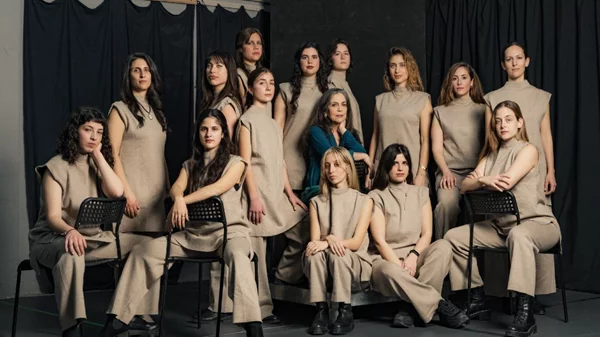 Η Σαβίνα Γιαννάτου και οι chόrεs παρουσιάζουν τα "Περάσματα"