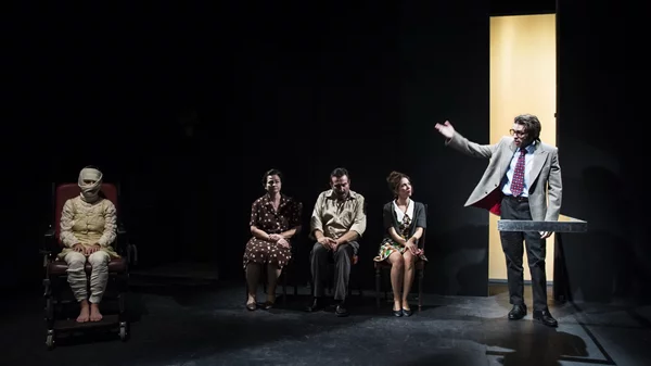 Παράταση για τον "Γάμο" και μία αντικατάσταση