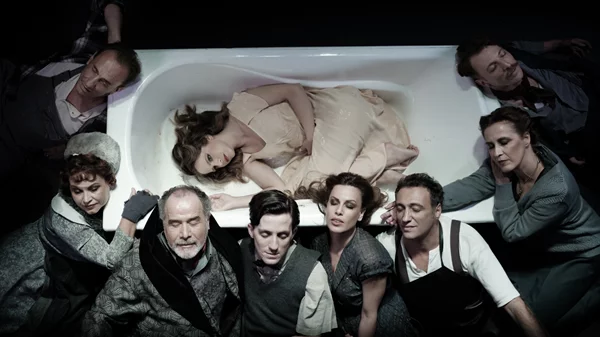 "Dogville": Στέλιος Μάινας και Έλλη Τρίγγου στο αριστούργημα του Λαρς Φον Τρίερ