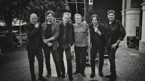 Για τον Eric Bazilian το live των The Hooters στην Αθήνα είναι ένα όνειρο