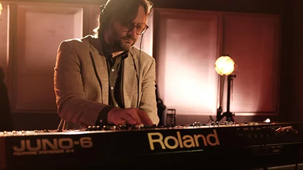 Greg Foat: "Η δική μου μουσική καθρεφτίζει τη ζωή μου"