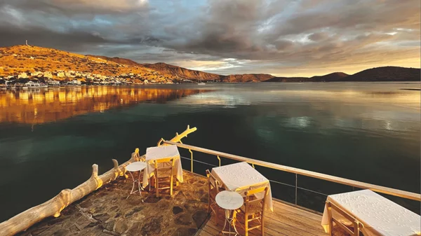 "Ferryman", Ελούντα