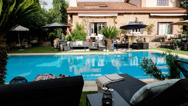 H JYSK υποδέχτηκε το καλοκαίρι στον κήπο της πρεσβευτικής κατοικίας της Δανίας