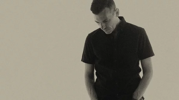 Ο Μανώλης Φάμελλος έρχεται στο Άλσος με "Ελαφριά Καρδιά"