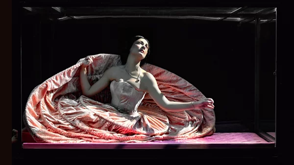 "Amalia melancholia, η βασίλισσα των φοινίκων": Η ξεχωριστή παράσταση επιστρέφει