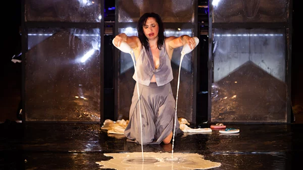 "Μήδειας Μπούρκα": Η αλλιώτικη "Μήδεια" της Κυριακής Σπανού ανεβαίνει στη Νέα Υόρκη