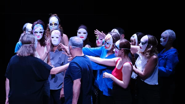 Το Εργαστήρι Δραματοθεραπείας & Θεατρικής Έκφρασης μάς μαθαίνει για τη "Σημασία του να (μην) είναι κανείς σοβαρός"