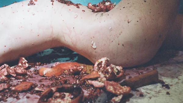 Ποια ποιητική συλλογή ενέπνευσε την ομάδα INVAIN για το "Rabbithole";