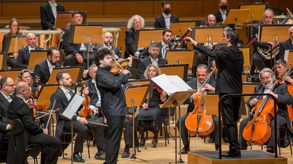 Πέτρου και Ταρτανής διευθύνουν αξιομνημόνευτες συναυλίες της ΚΟΑ