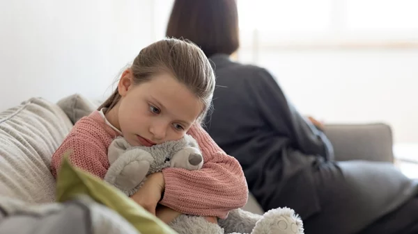 4 συνθήκες που εξαντλούν τα παιδιά συναισθηματικά