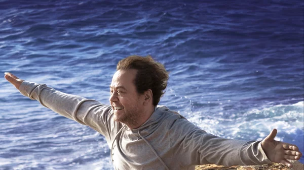 Ο ερωτικός Γιάννης Πάριος έρχεται στο Θέατρο Άλσος