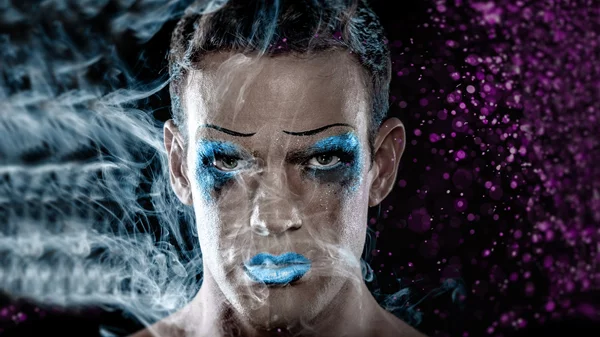 Ο Μίνως Θεοχάρης είναι η Hedwig