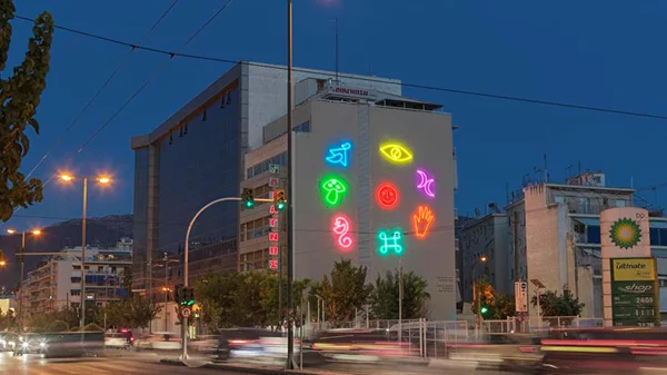 Δύο νέες τοιχογραφίες από τη Στέγη στολίζουν το αθηναϊκό κέντρο