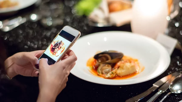 Μία ακόμη εβδομάδα για να δοκιμάσετε τα καλύτερα εστιατόρια της χώρας στο 50%: Οι Ημέρες Βραβευμένης Γαστρονομίας συνεχίζονται!