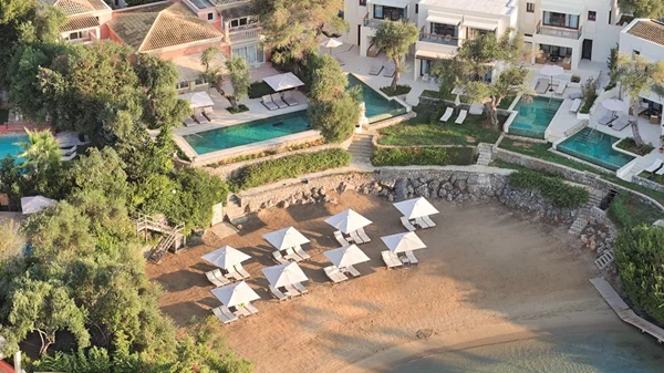 Πάσχα στην Ελλάδα: ξεχωριστά ξενοδοχεία και εστιατόρια στους πιο αγαπημένους προορισμούς