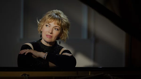 Κυριακή μεσημέρι στο Μέγαρο με τον Ιωάννη Νίκολη και τη Svetlana Karpunkina