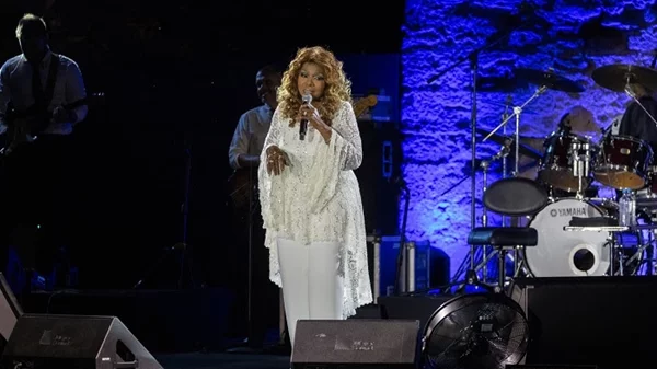 Η Gloria Gaynor κατέκτησε τη σκηνή του Sani Festival