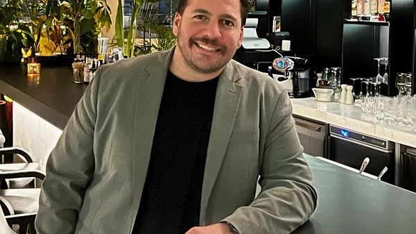 Σπύρος Γλυνός: "Το ιαπωνικό στοιχείο μπορεί να έγινε μόδα αλλά έμεινε"