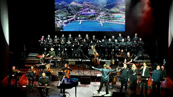 Μετά Δόξης: Μια Μοναδική Μουσική Εμπειρία στο Θέατρο Παλλάς