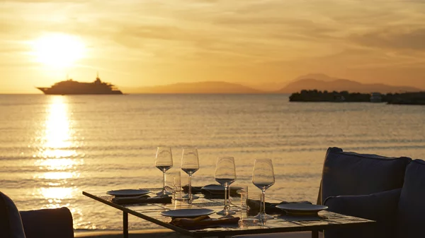 "Bungalow 7": Το νέο hot spot της παραλιακής