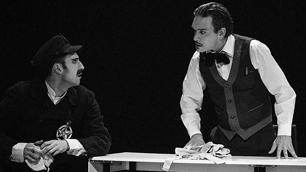 H σατιρική παντομιμική παράσταση "Scarmface" επιστρέφει