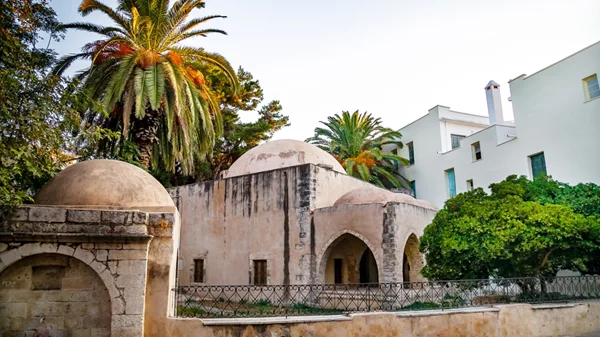 Summer Polarities Rethymno: 8 καλλιτέχνες εμπνέονται από την καλοκαιρινή ατμόσφαιρα του Ρεθύμνου και την αρχιτεκτονική του Καρά Μουσά Πασά Τζαμί