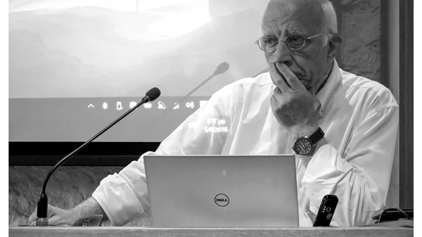 Διαδικτυακές φωτογραφικές παρουσιάσεις με τον Πλάτωνα Ριβέλλη