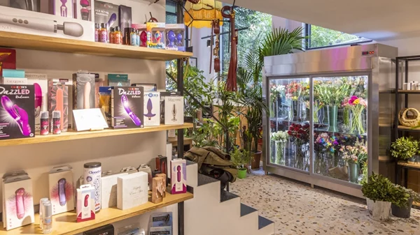 Αξεσουάρ και αναρχία: Για τα Εξάρχεια και το "Polyamorous"