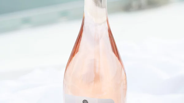 Είναι το Gris de Nuit στο ποτήρι σου και φέρνει την πιο καλοκαιρινή διάσταση του Μοσχοφίλερου