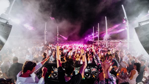 O Αλέξανδρος Χριστόπουλος επιστρέφει στο Island για το esthete concept event του