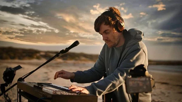 Reinhardt Buhr: Ο ταλαντούχος Νοτιοαφρικάνος πολυοργανίστας DJ έρχεται για πρώτη φορά στην Ελλάδα