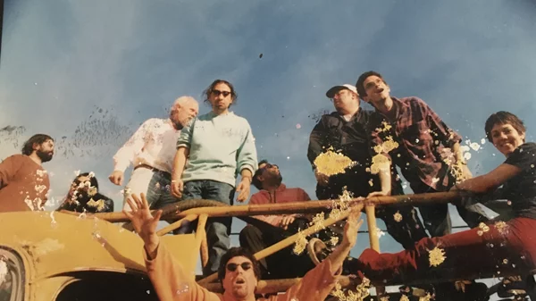 Η "Αεραλάνδη" δεν είναι ντοκιμαντέρ, στο βαθμό που οι Αέρα Πατέρα δεν είναι μπάντα